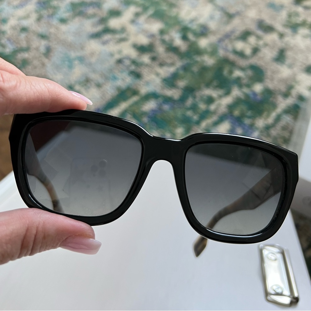 100% authentic Burberry polarized sunglasses